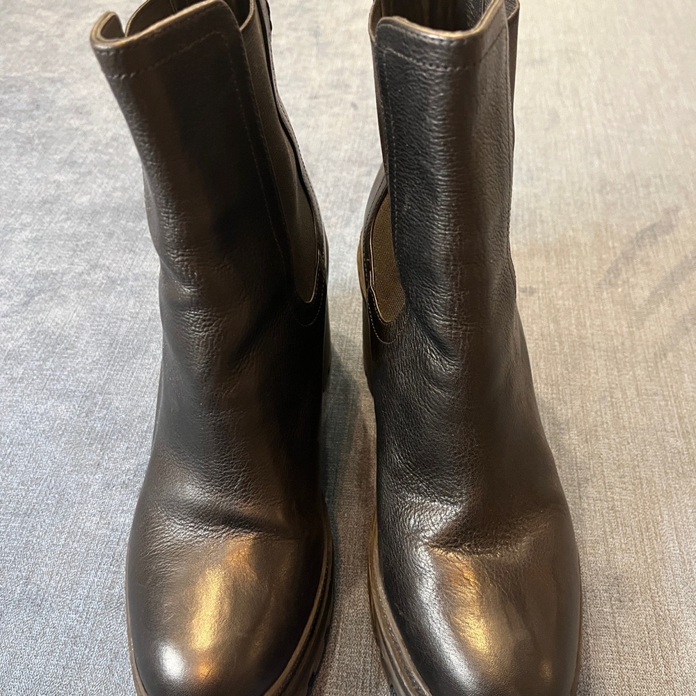 Veronica Beard Winnie Chelsea Boots in Black